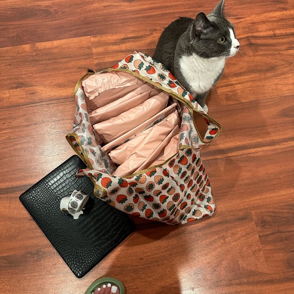 ✨WELCOME✨ - Picture 2 of 3